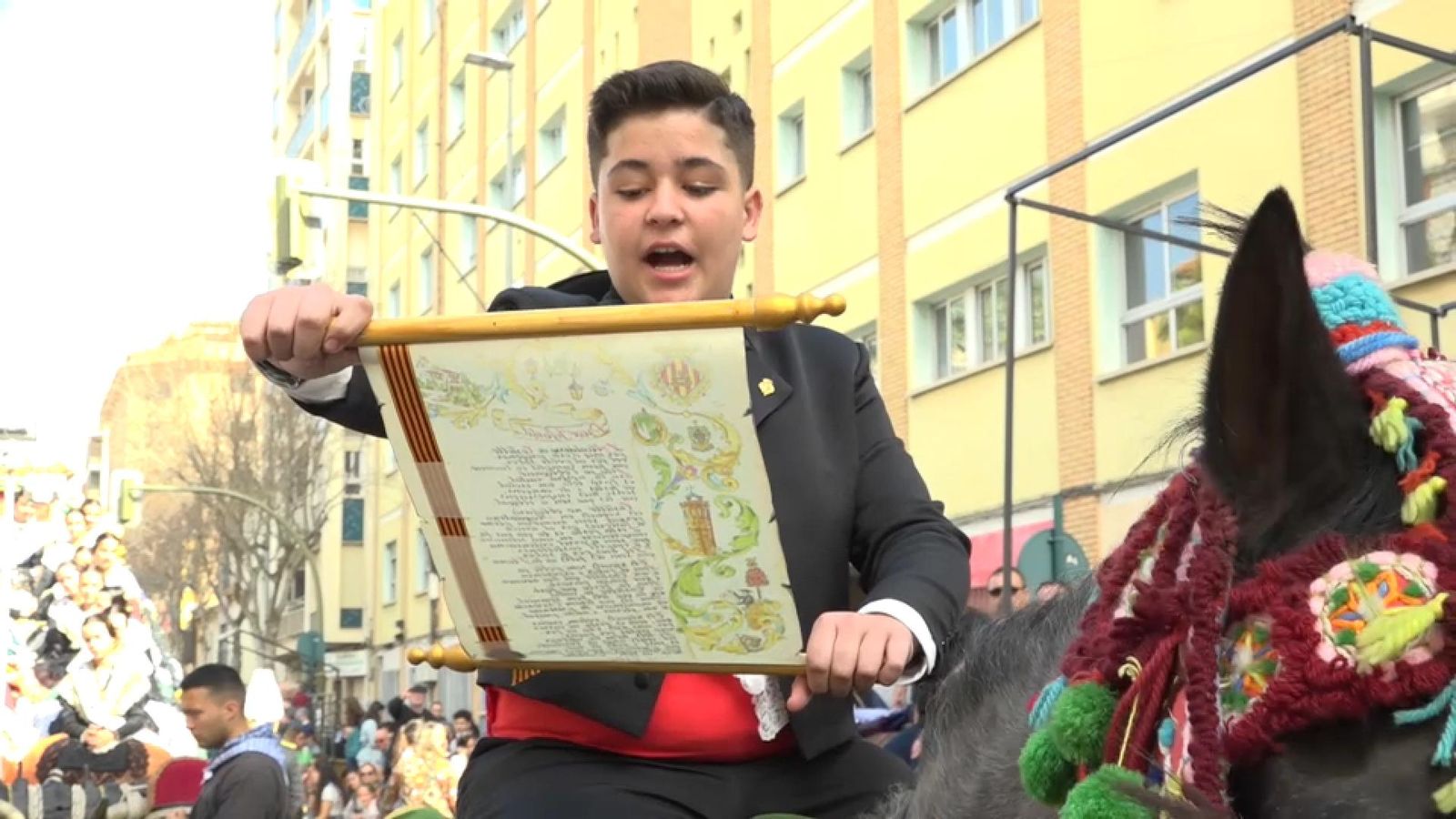 Els menuts són els protagonistes aquest dilluns a Castelló, que ha començat la jornada festiva amb el pregó infantil