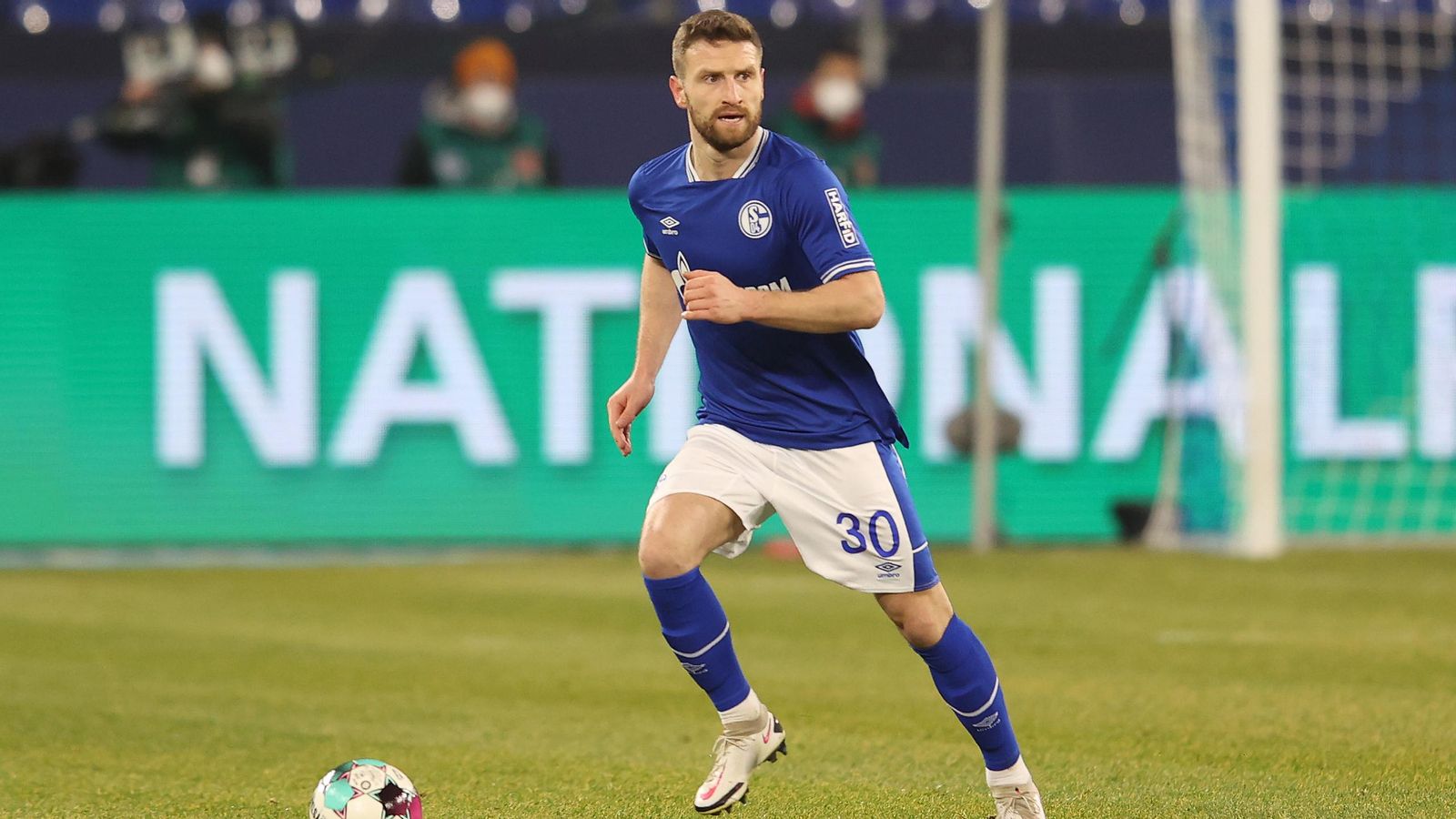 El Llevant fitxa el central Shkodran Mustafi