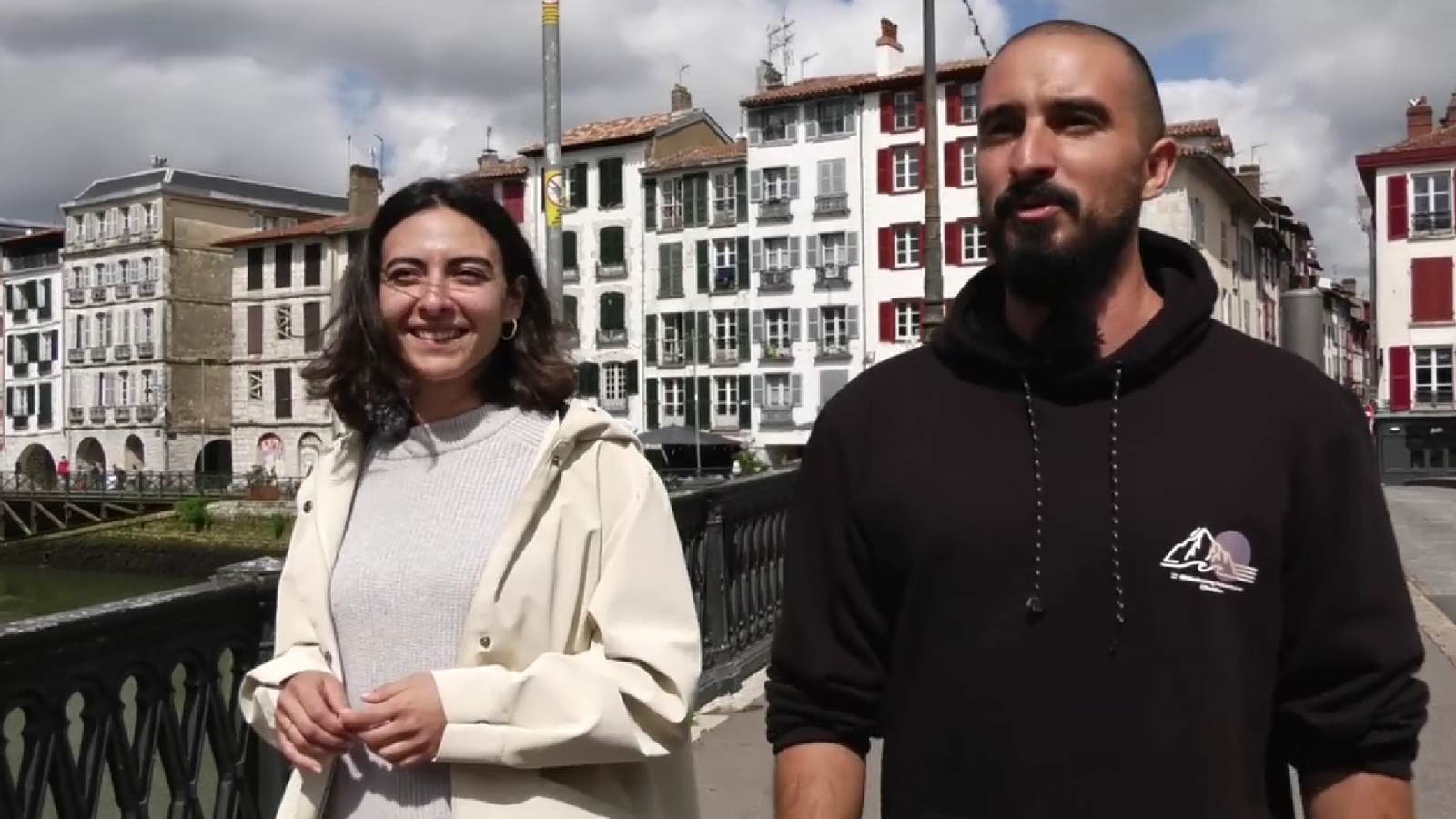 Estos alacantins, Claudia i Abel, ens faran de guia per la Costa de Plata
