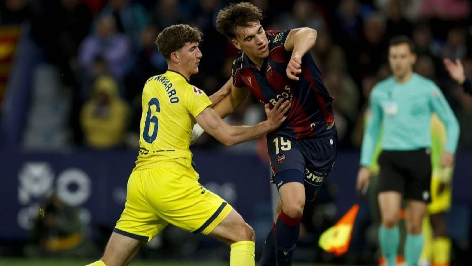 Pau Navarro i Carlos Espí, en una acció del duel de la primera volta