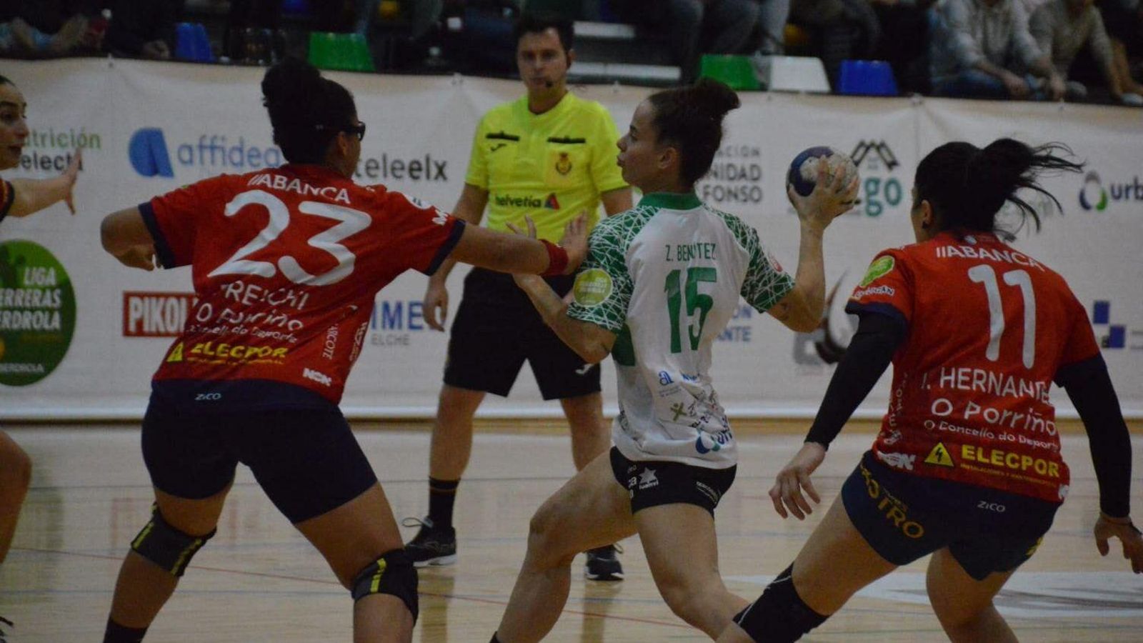 Benítez, en una acció del partit