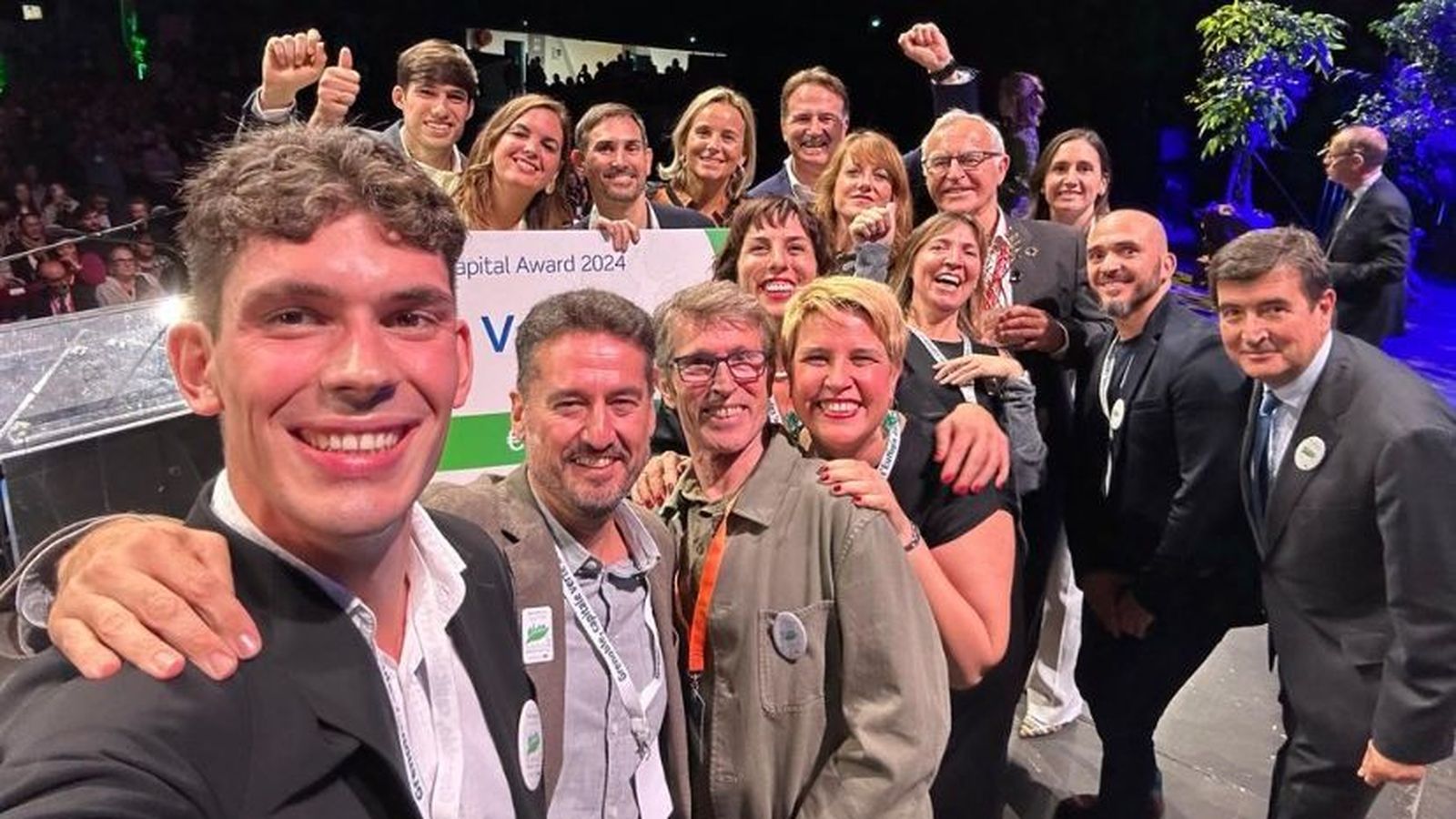 L'equip de representació de València celebra el guardó a les xarxes