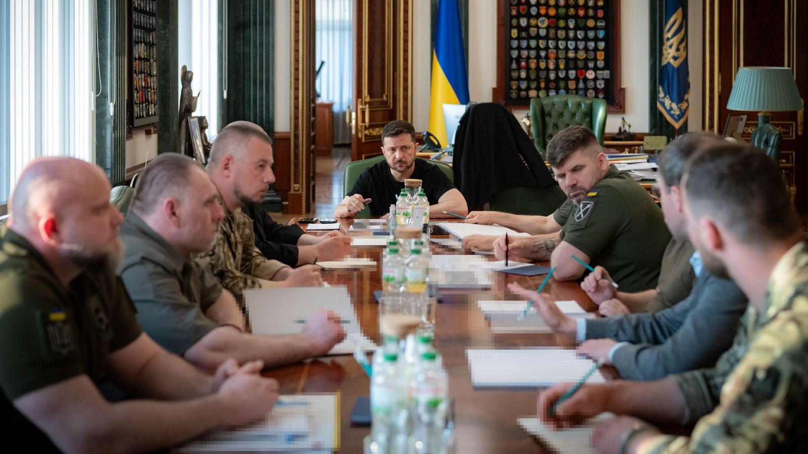Reunió de Zelenski amb l'exèrcit i el Servei de Seguretat d'Ucraïna i funcionaris sobre la protecció de la infraestructura dels atacs russos