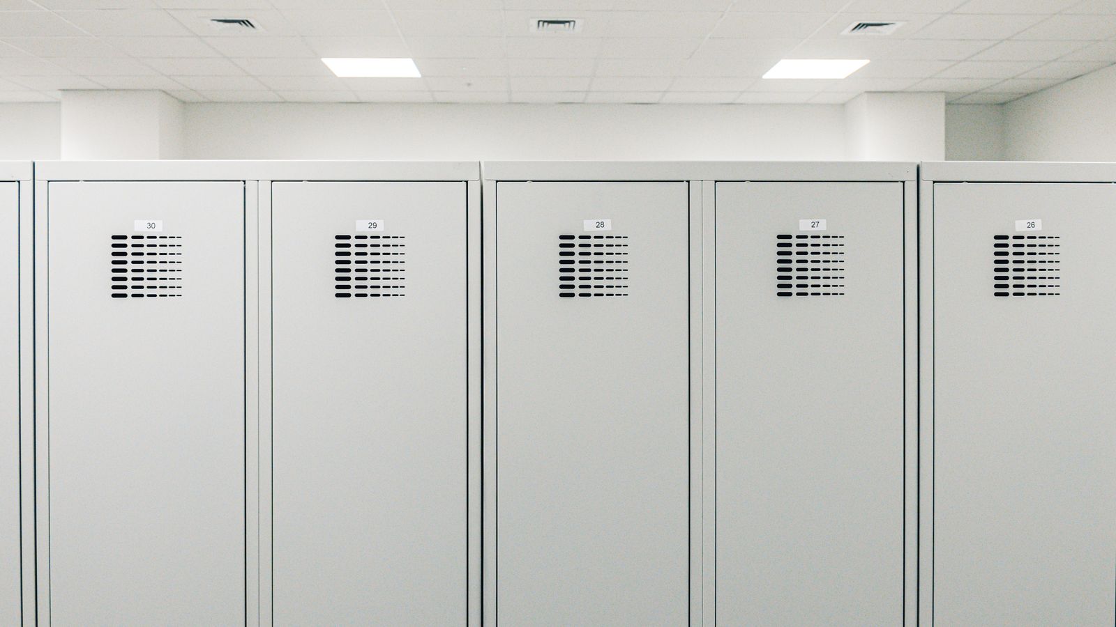 Imatge d'un vestuari amb taquilles
