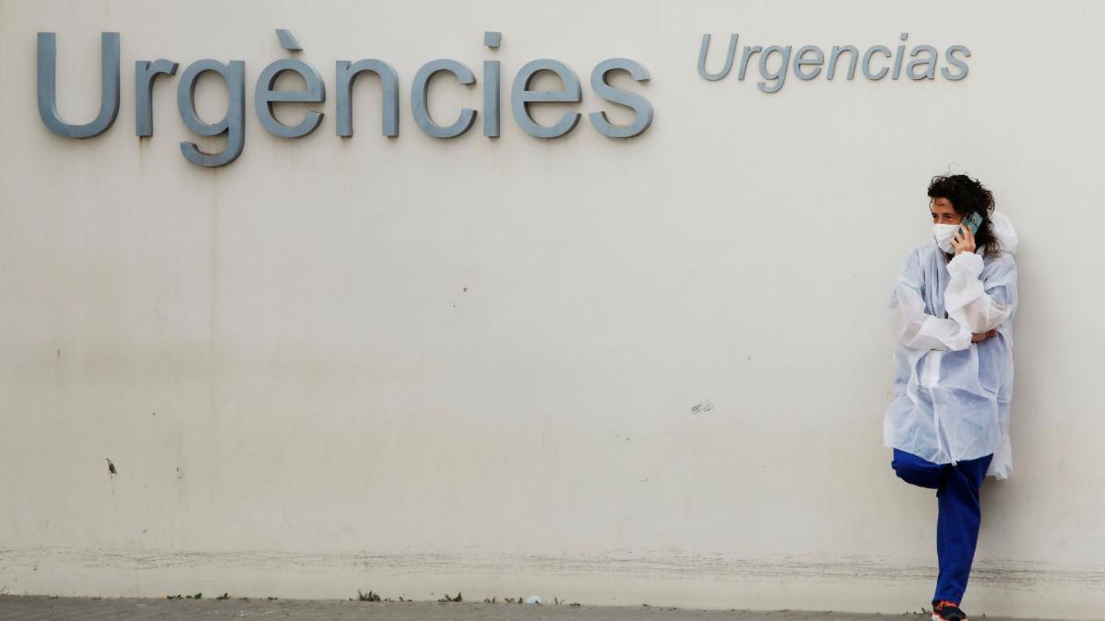 Imatge d'arxiu d'una sanitària en l'Hospital La Fe de València