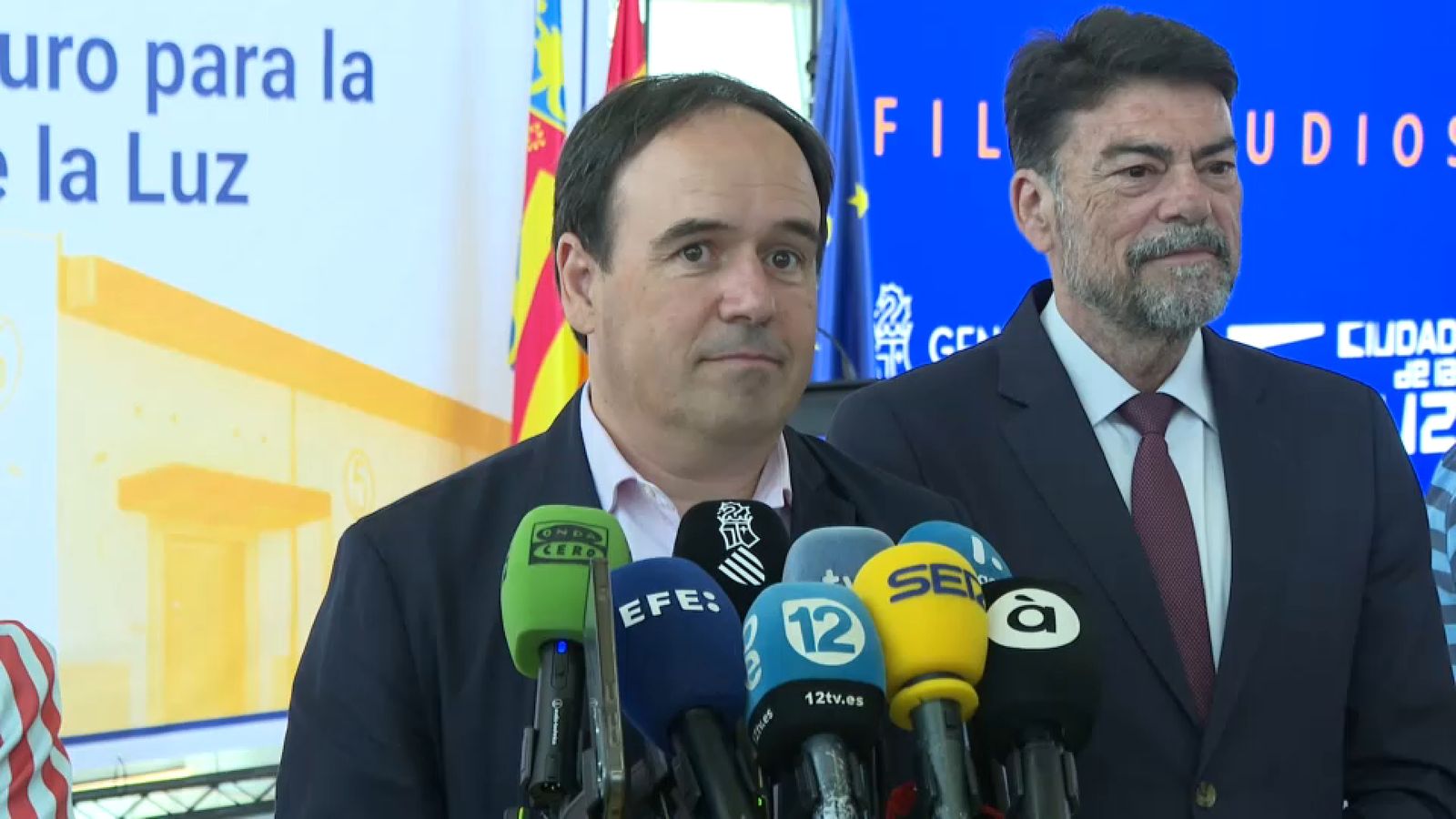 El president de la Generalitat en declaracions als periodistes després d’una visita a la Ciutat de la Llum d’Alacant