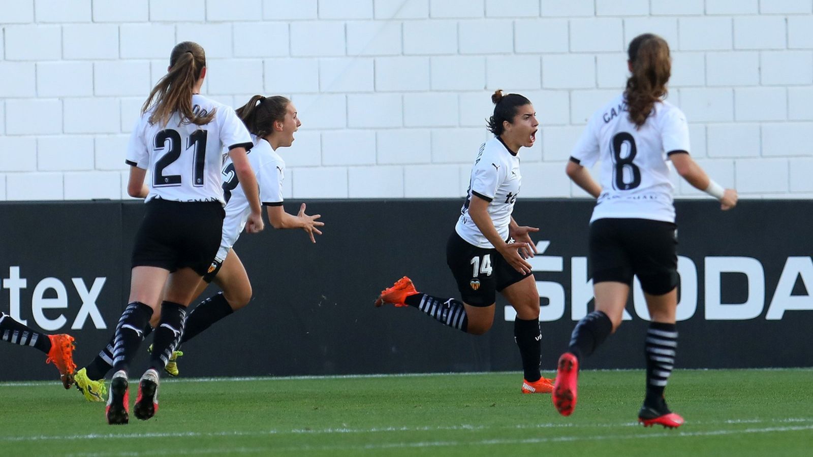 El València suma un empat a Logronyo que fa gust de victòria (2-2)