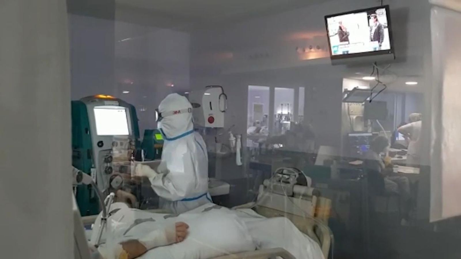 VÍDEO | L'estança dels malalts covid a les UCI crea un vincle emotiu amb els sanitaris