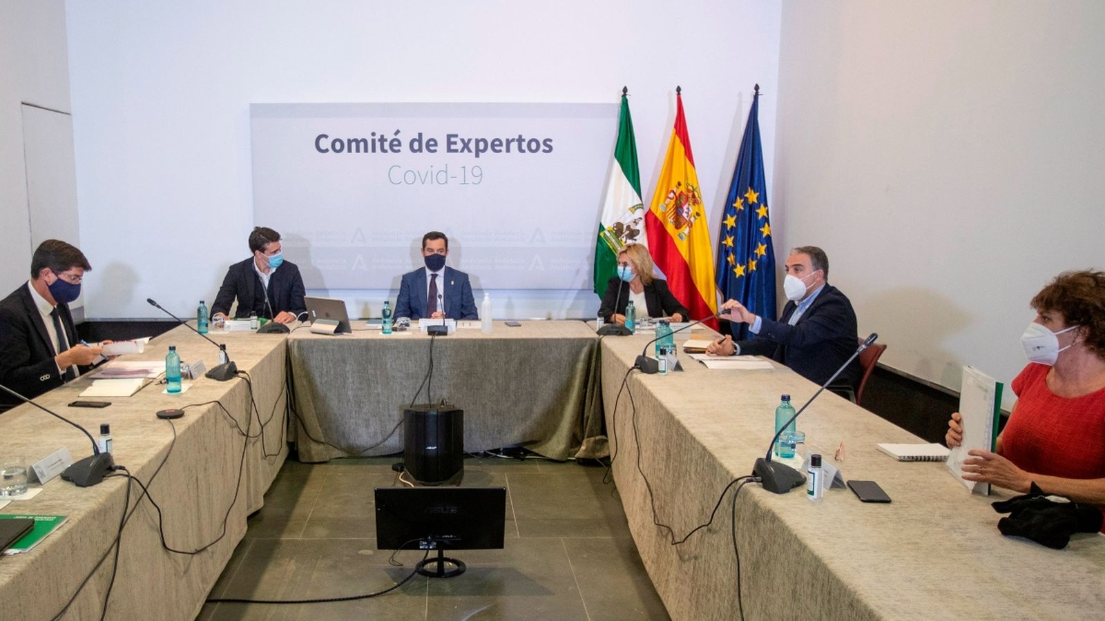 El president de la Junta d'Andalusia, Juanma Moreno, durant la reunió amb el comité d'experts