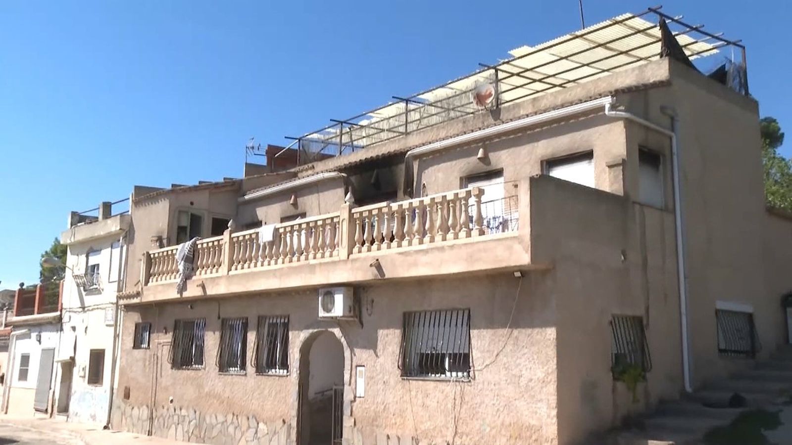 Una de les vivendes cremades a Alzira