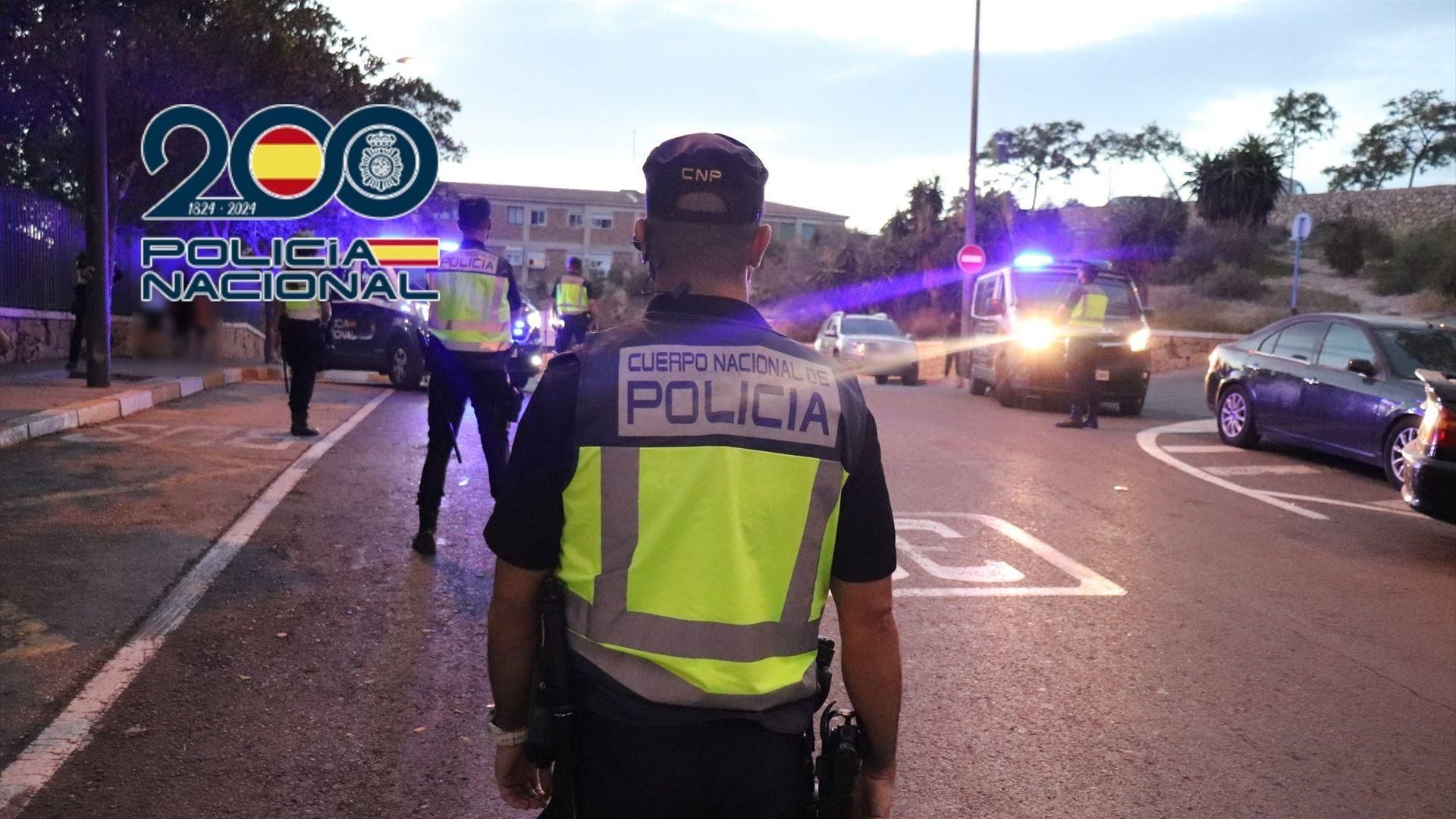 Agents de la Policia nacional, en un control Detenen a Alacant un fugitiu de la justícia fancesa condemnat a cadena perpètua