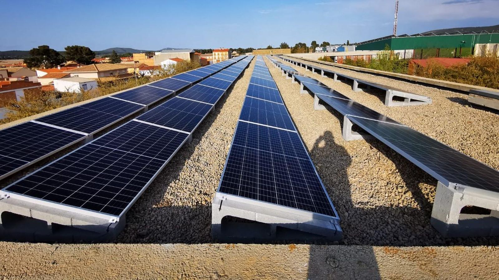 Instal·lació fotovoltaica a Fontanars dels Alforins