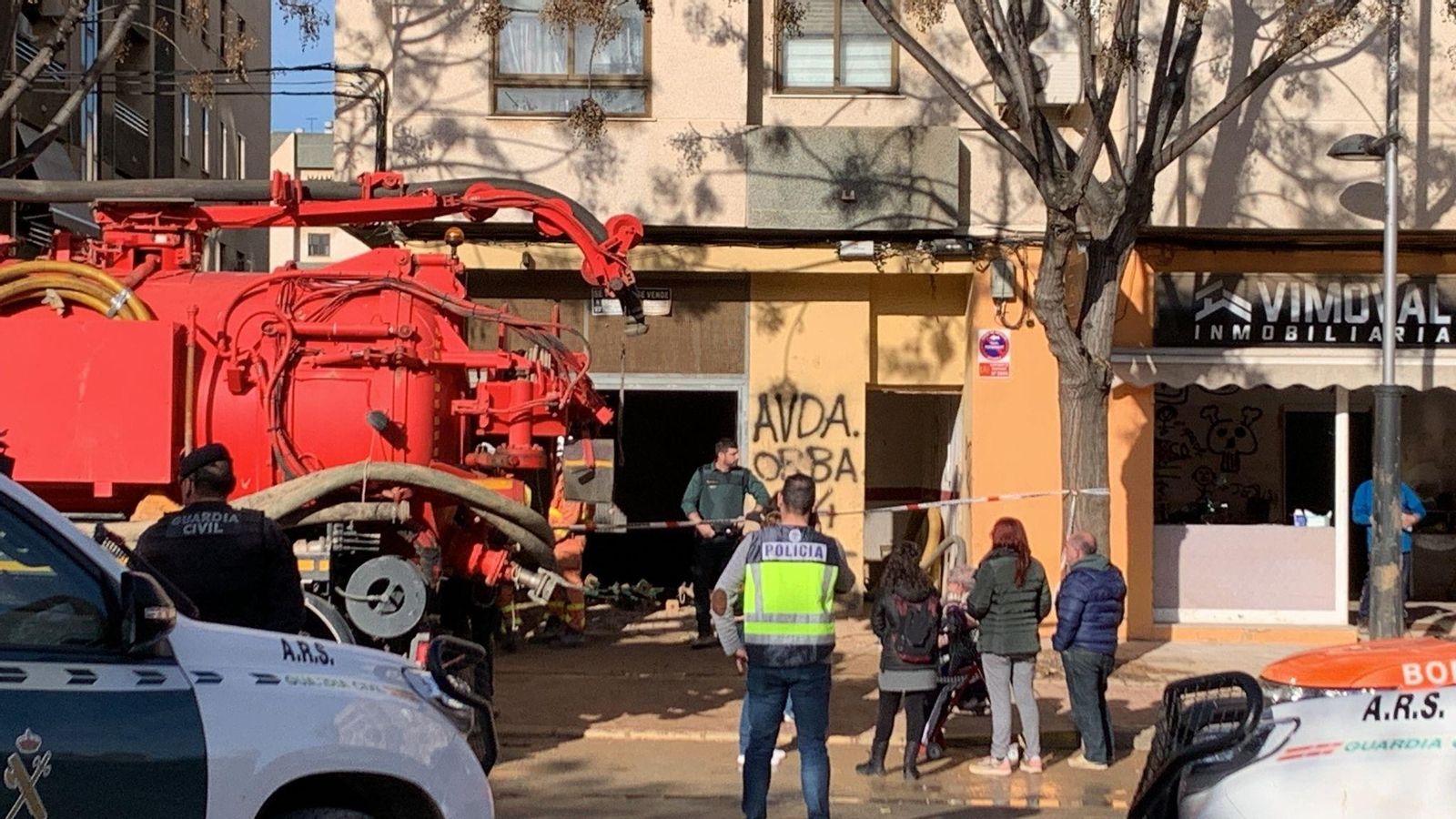 Edifici de Benetússer on va tindre lloc la solsida i va morir un operari de la neteja