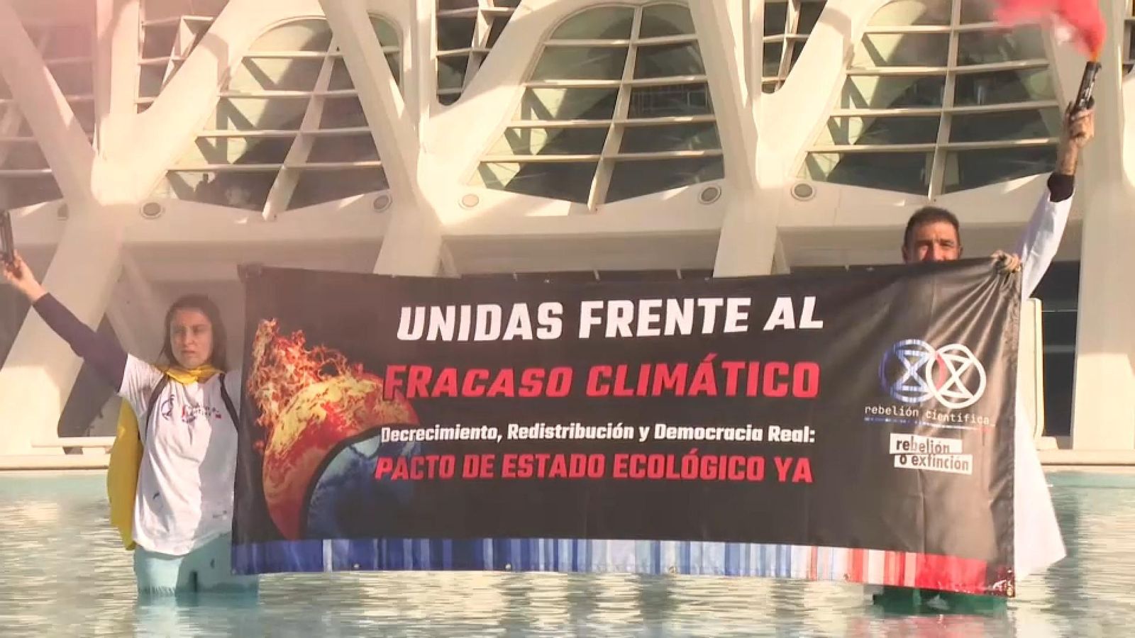 Acte de protesta pel canvi climàtic a la Ciutat de les Arts i les Ciències