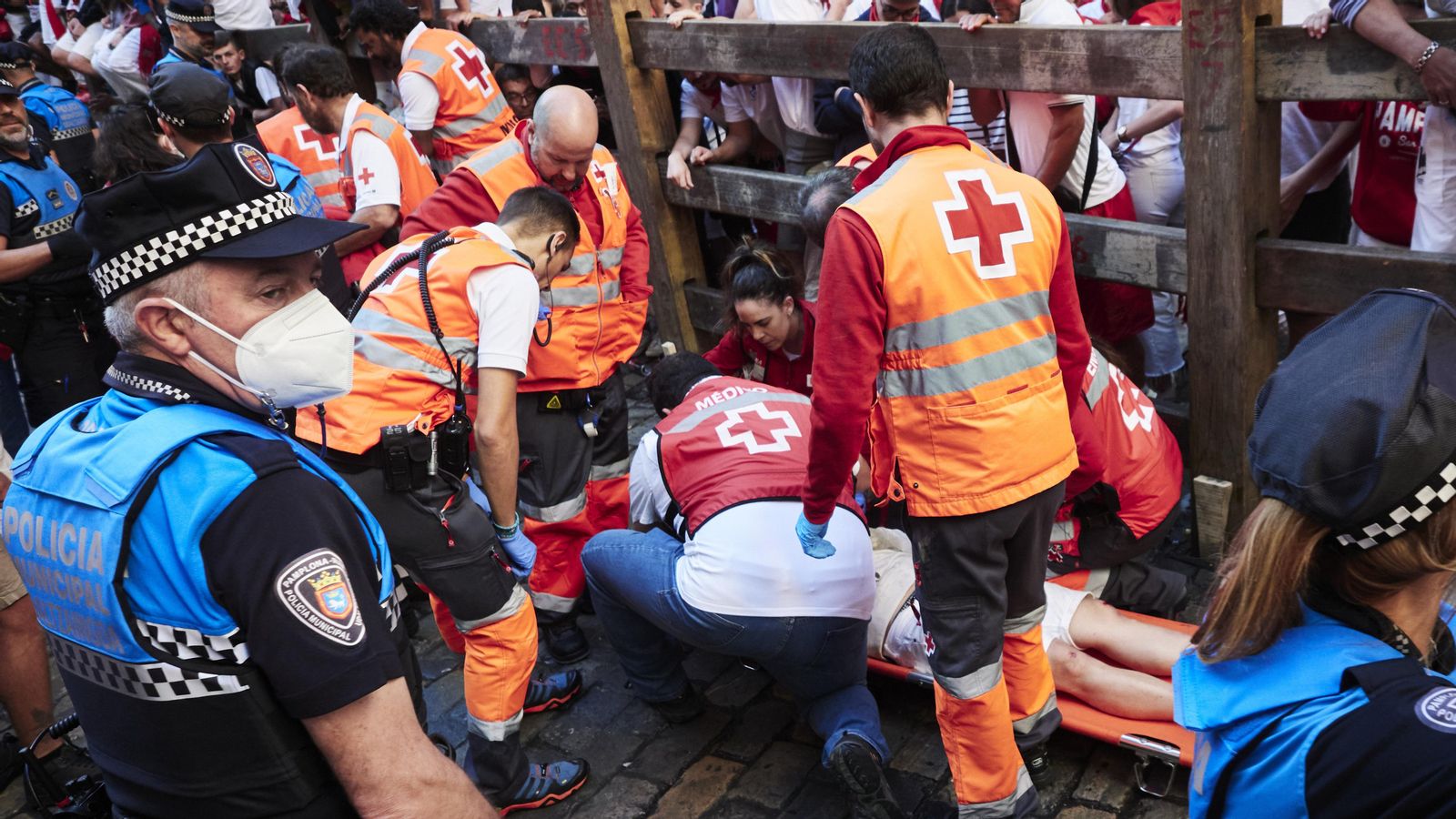 Imatge d'un dels ferits en el tercer 'encierro' dels Sanfermines del 2022 Imatge d'un dels ferits en el tercer 'encierro' dels Sanfermines del 2022