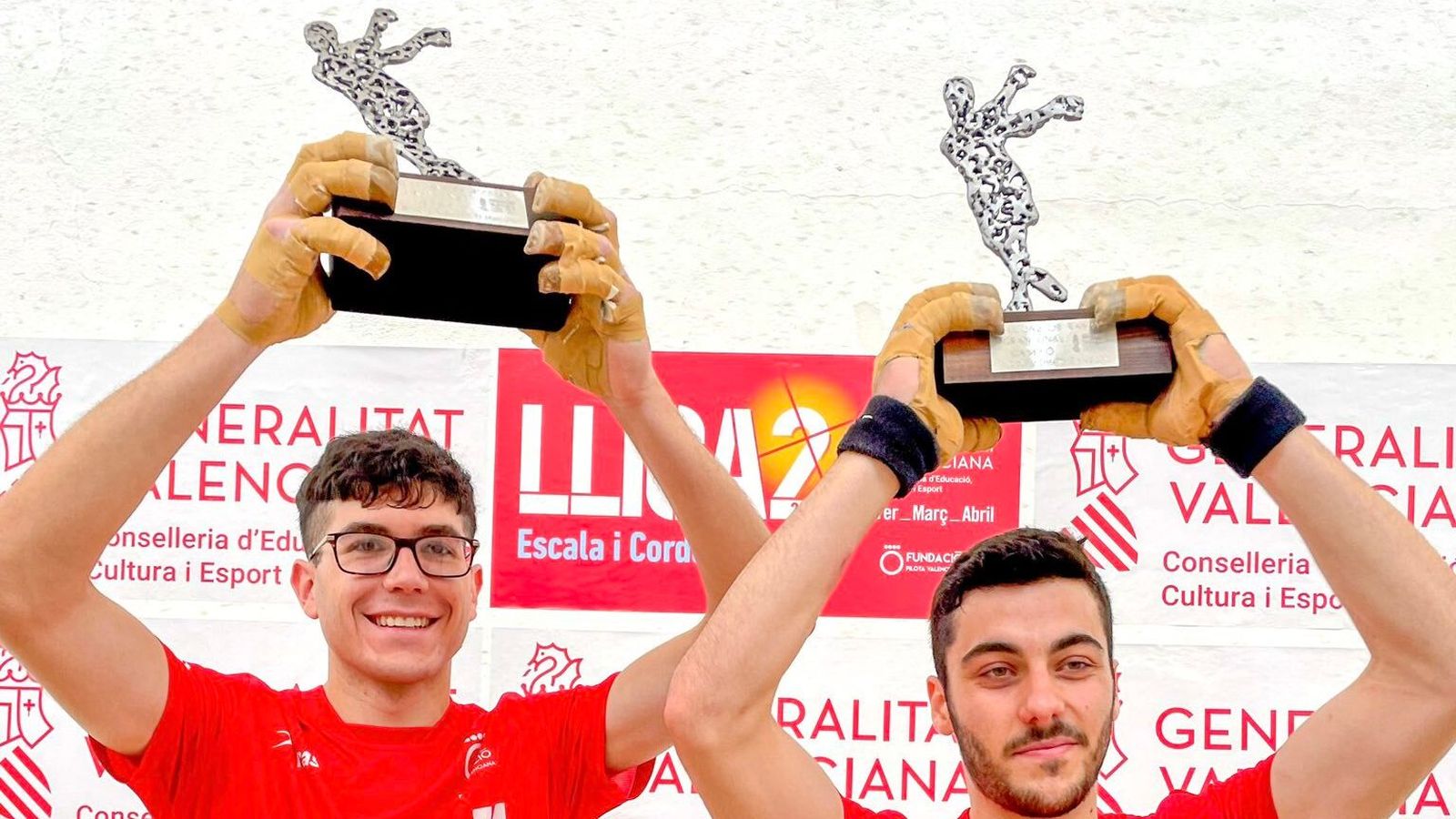 Bonillo i José, amb el trofeu de campions