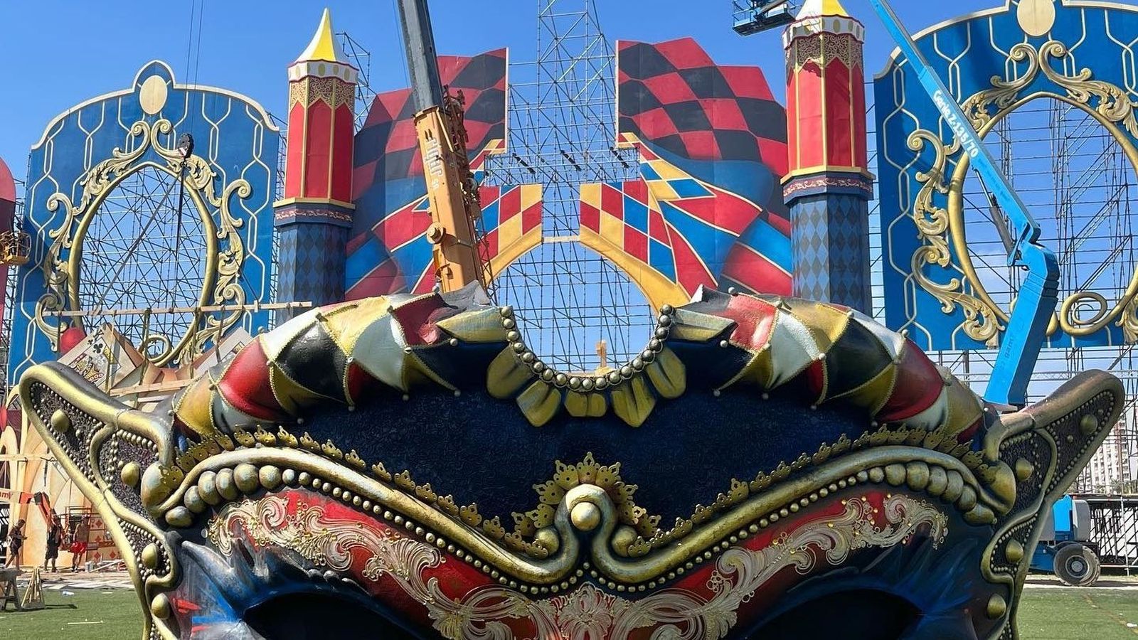 Imatge de la capçalera de l'escenari principal del Medusa 2022 de l'artista faller Manolo García