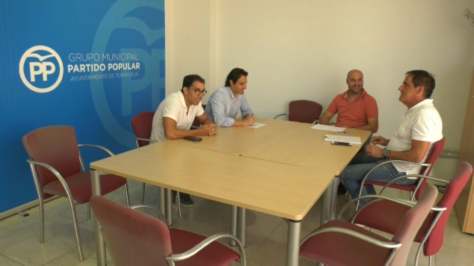 El grup municipal del PP i el de Somia Torrevella s'han reunit aquest matí per a parlar sobre la moció de censura