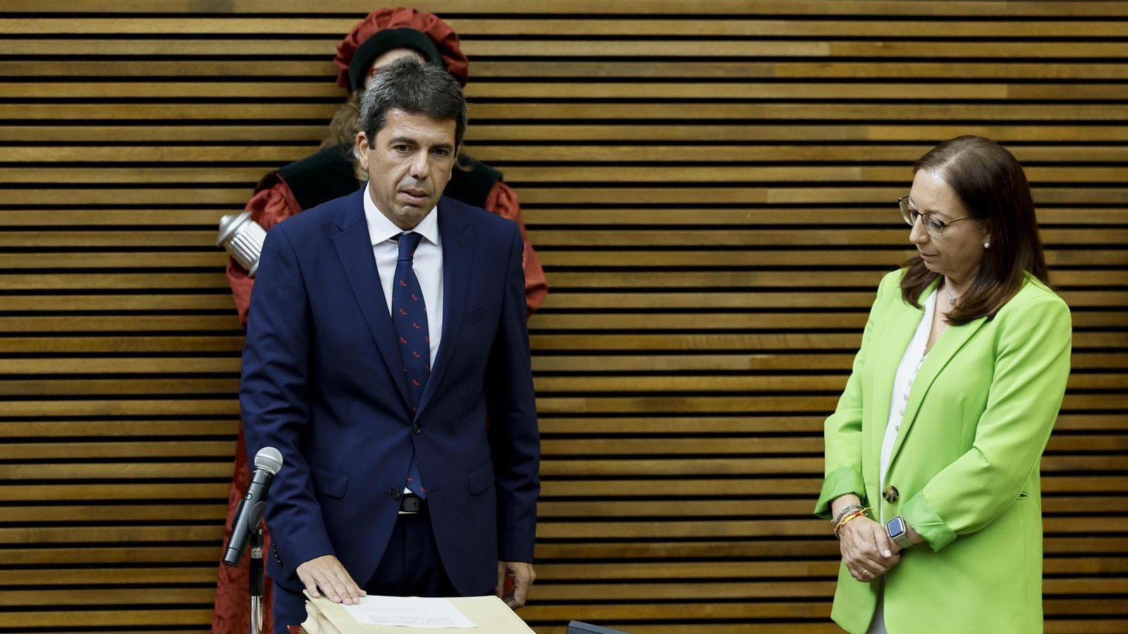 El nou president de la Generalitat, Carlos Mazón, pren possessió del càrrec El nou president de la Generalitat, Carlos Mazón, pren possessió del càrrec