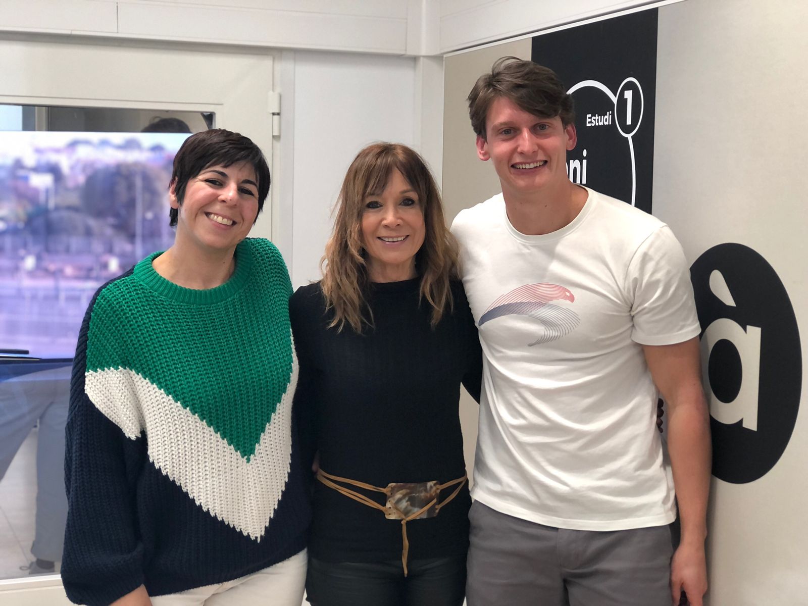 Clara Castelló i Alba Requejo han entrevistat Sacha als estudis de la ràdio d'À Punt i han pogut comprovar la passió amb que l'esportista viu la pilota