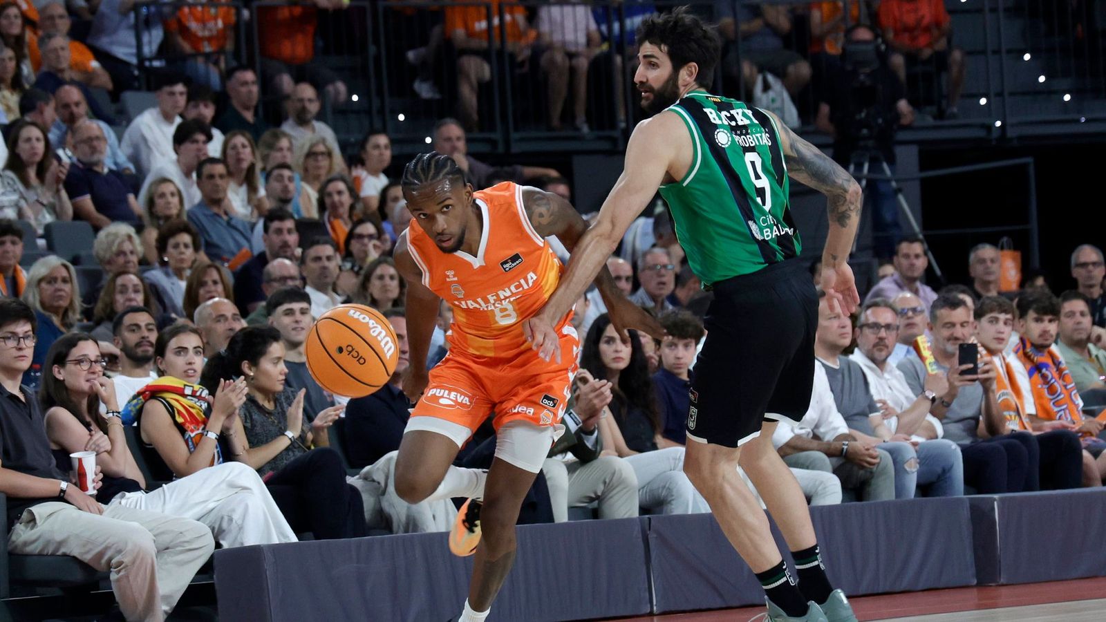 Jean Montero i Ricky Rubio, en una acció del duel