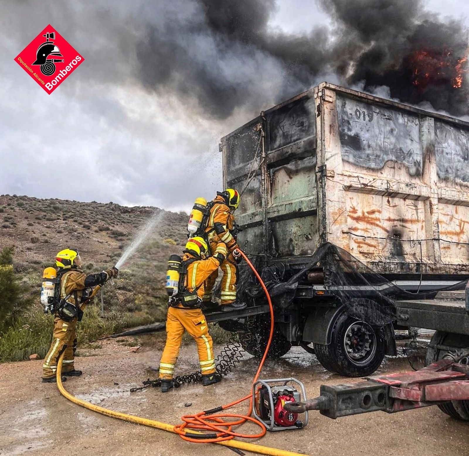 Controlat un incendi en una empresa de reciclatge a Villena sense ferits