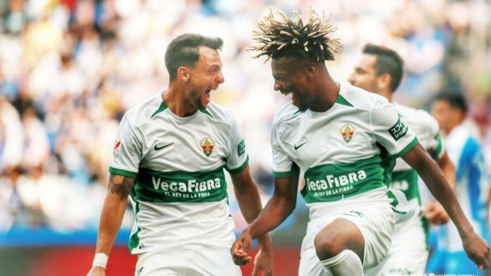 Els jugadors de l'Elx celebren el segon gol de l'equip