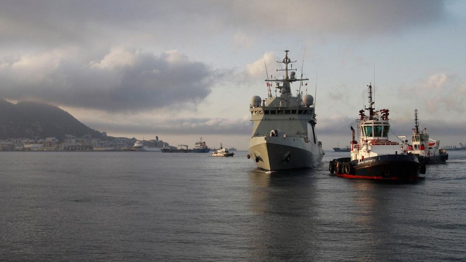 El buc Audaz de l’Armada ha atracat al moll de Crinavis El buc Audaz de l’Armada ha atracat al moll de Crinavis