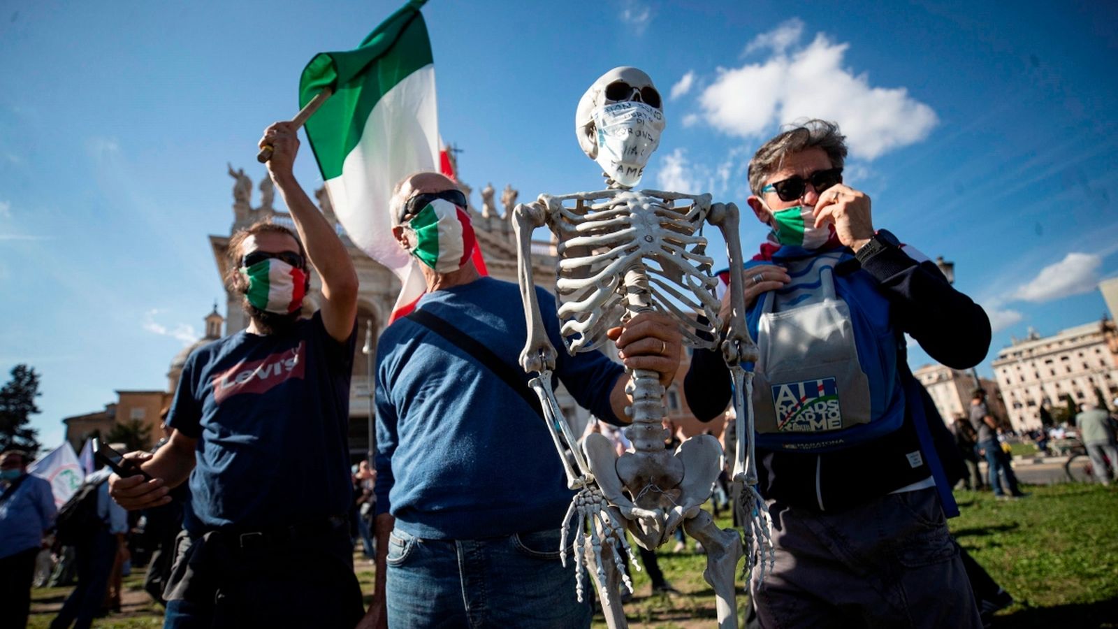 Protesta a Roma contra la gestió governamental de la pandèmia del coronavirus a Itàlia