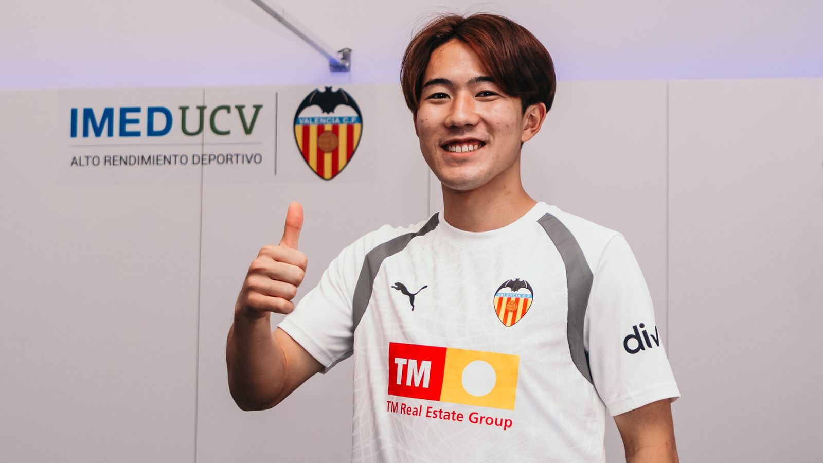 Sato, amb la camiseta del València