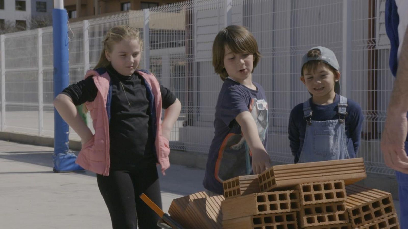 Construïm una escola