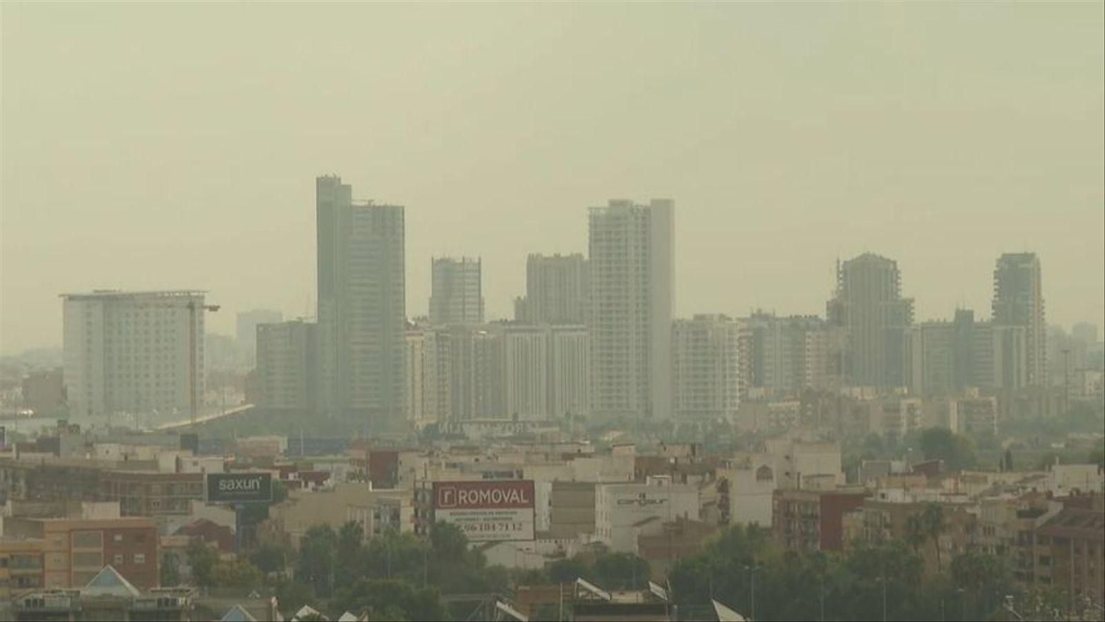 La ciutat de València coberta per una atmosfera térbola en una imatge d'arxiu / À Punt NTC