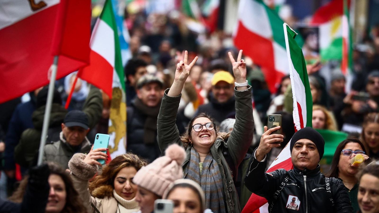Manifestació de l'oposició iraniana per a demanar a l'UE que incloga la Guàrdia Revolucionària de l'Iran en la llista d'organitzacions terroristes