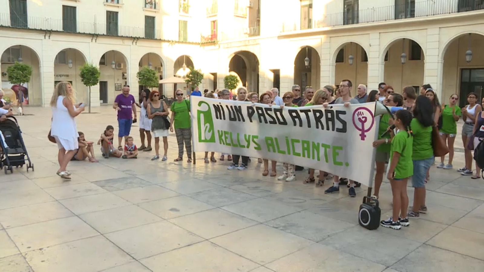 Les cambreres de pis demanen en el Congrés un protocol específic per a la Covid-19