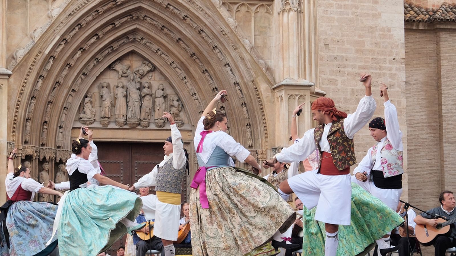 Danses valencianes pel 9 d'Octubre