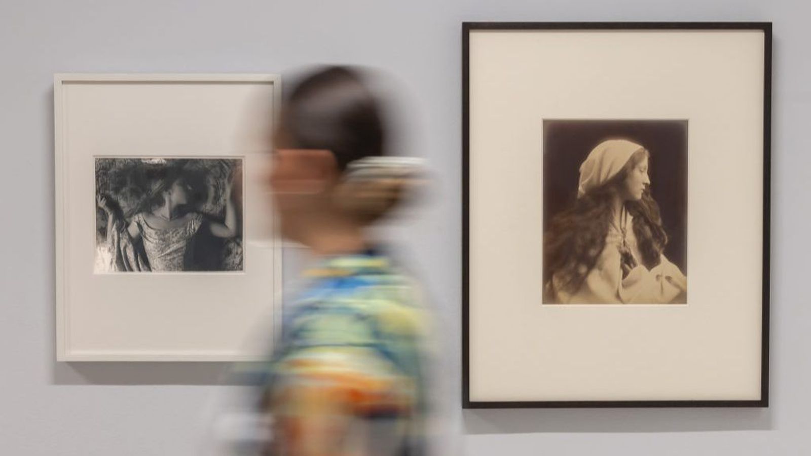 Exposició Retrats per a somiar de Francesca Woodman i Julia Margaret Cameron