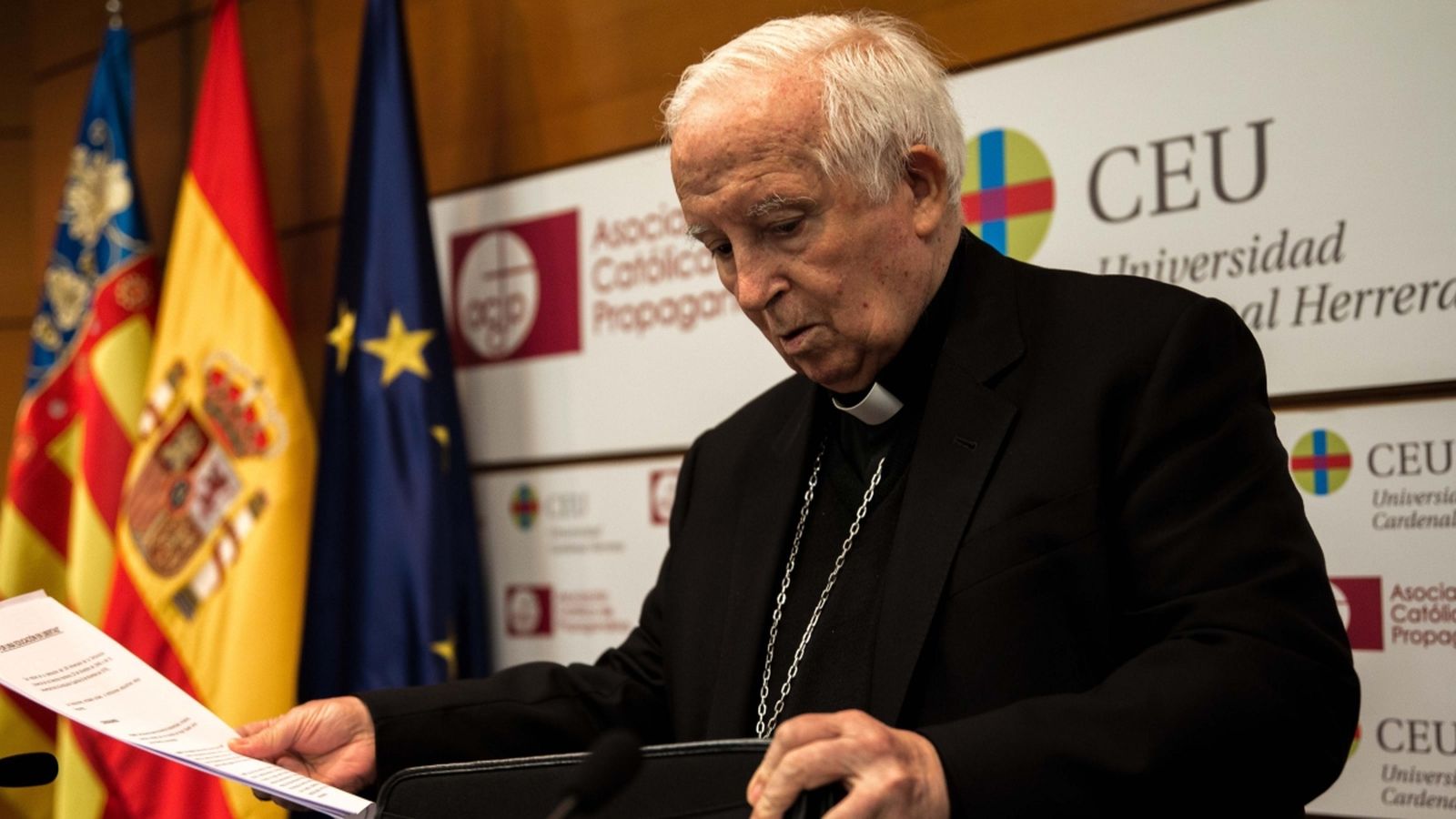 El cardenal Cañizares considera que “alguns governs autonòmics” redueixen massa els aforaments als temples