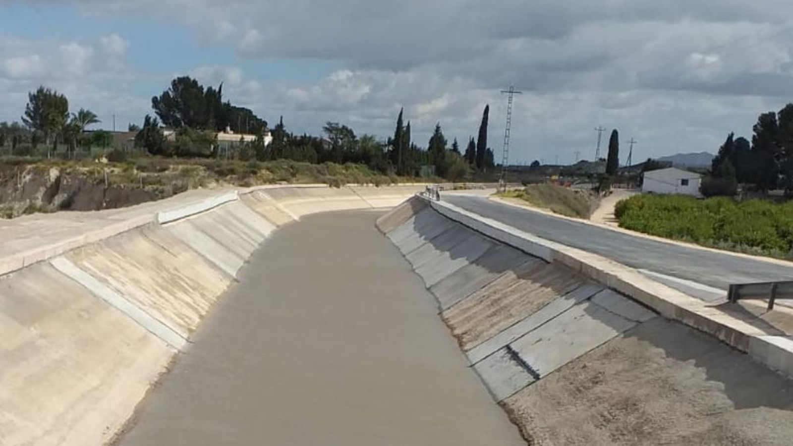Reparació del canal de trasvasament en Los Valientes, Múrcia