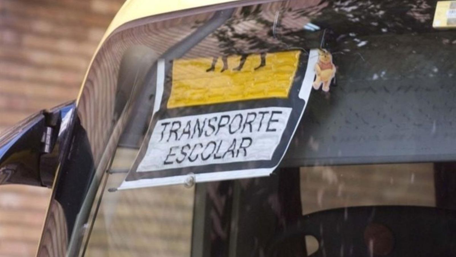 Immobilitzen un autobús escolar a Elda pel positiu en drogues del conductor