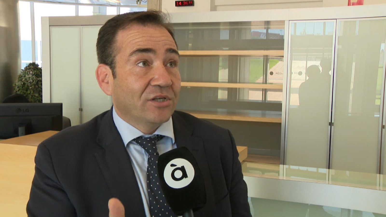 Manuel Illueca, a les instal·lacions d'À Punt Mèdia