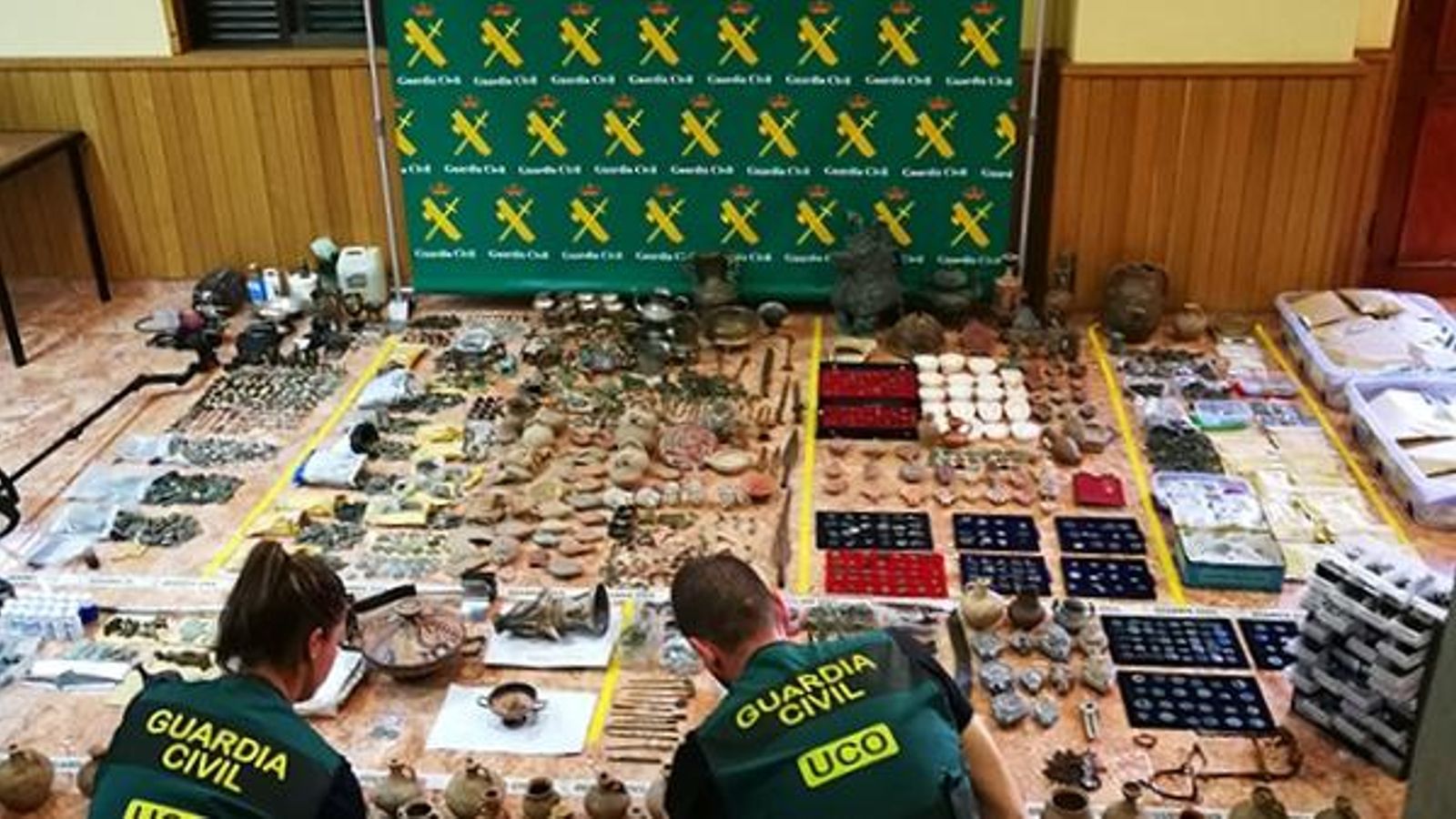 La Guàrdia Civil classifica els objectes confiscats