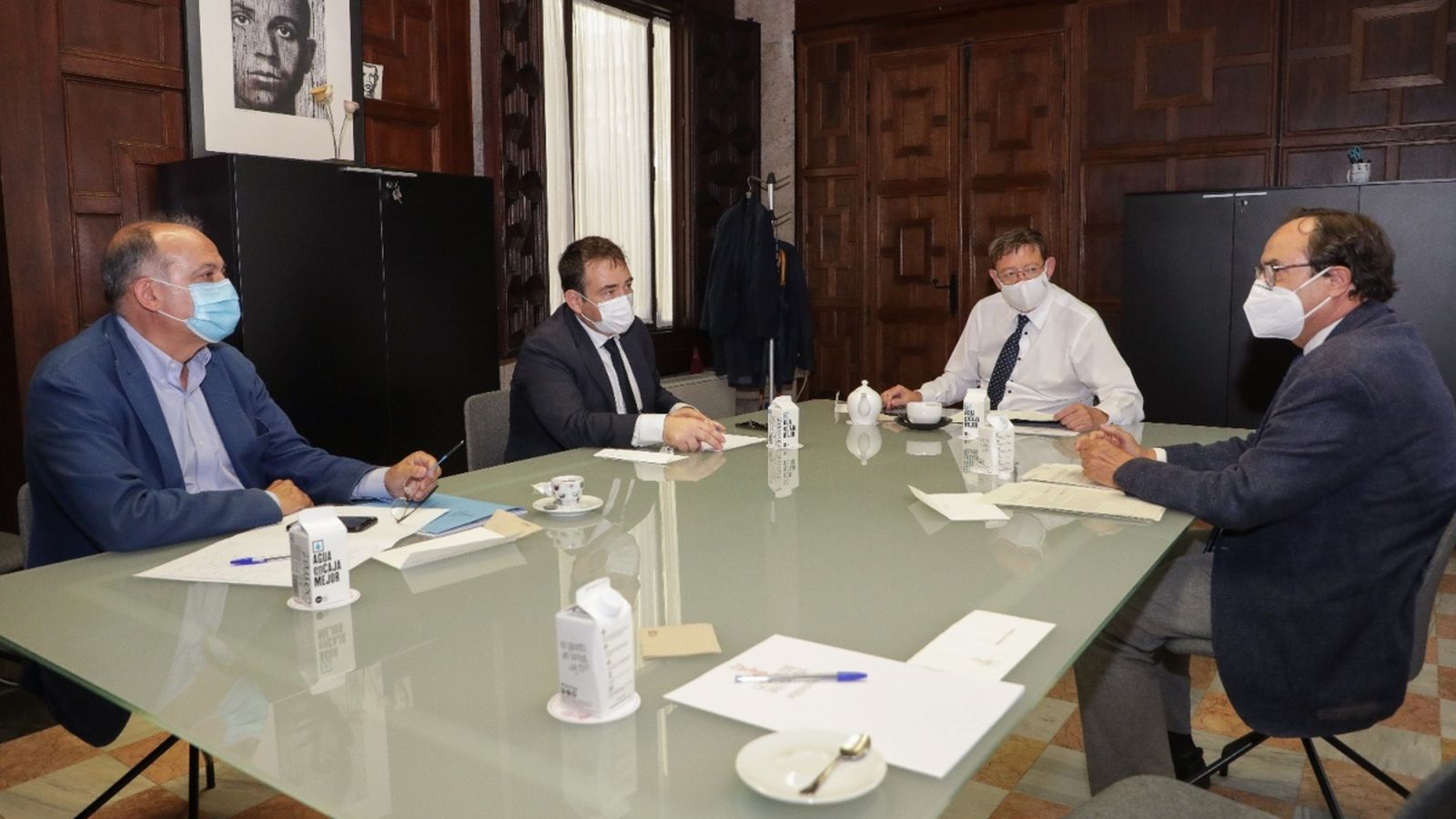 El president de la Generalitat Ximo Puig reunit amb el conseller Vicent Soler; el responsable de l'IVF, Manuel Illueca, i el secretari autonòmic per a la UE, Joan Calabuig