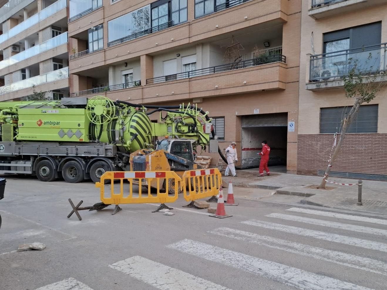 Treballs este mes de gener en un carrer de Catarroja afectat per la dana