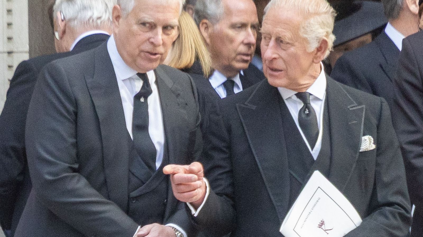 El príncep Andrés i el rei Carlos III d'Anglaterra