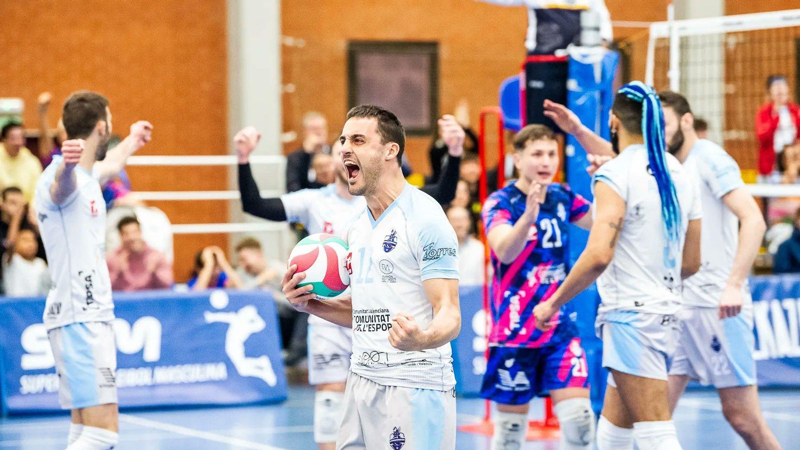 Els jugadors del Conqueridor celebren un punt