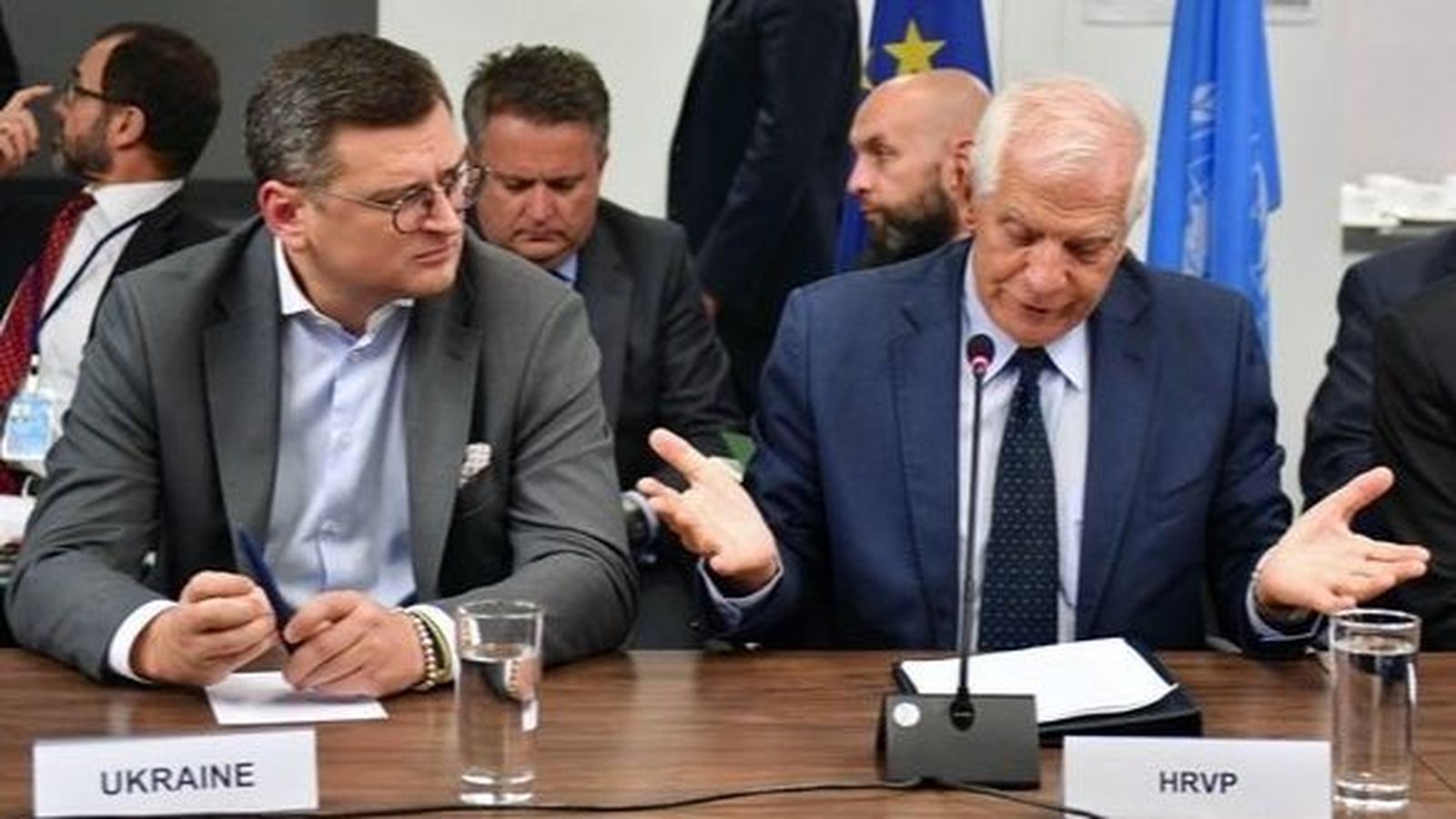 El ministre d'Exteriors d'Ucraïna, Dimitro Kuleba, i l'Alt Representant de la UE per a la Política Exterior, Josep Borrell