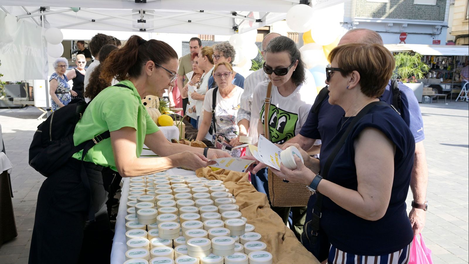 Presentació de la Coca del poble al veïnat