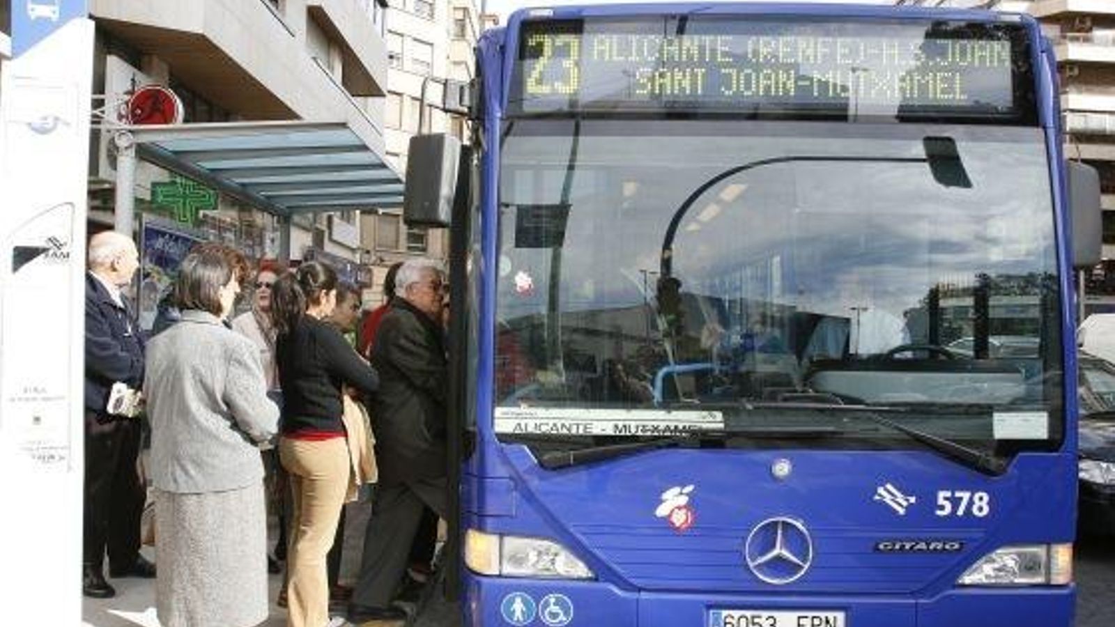 Un autobús metropolità d'Alacant gestionat per La Alcoyana Un autobús metropolità d'Alacant gestionat per La Alcoyana
