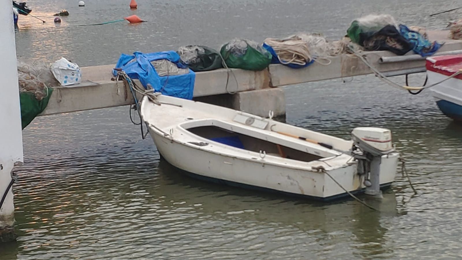 Apareix el cos d'un home surant en aigües del Perelló