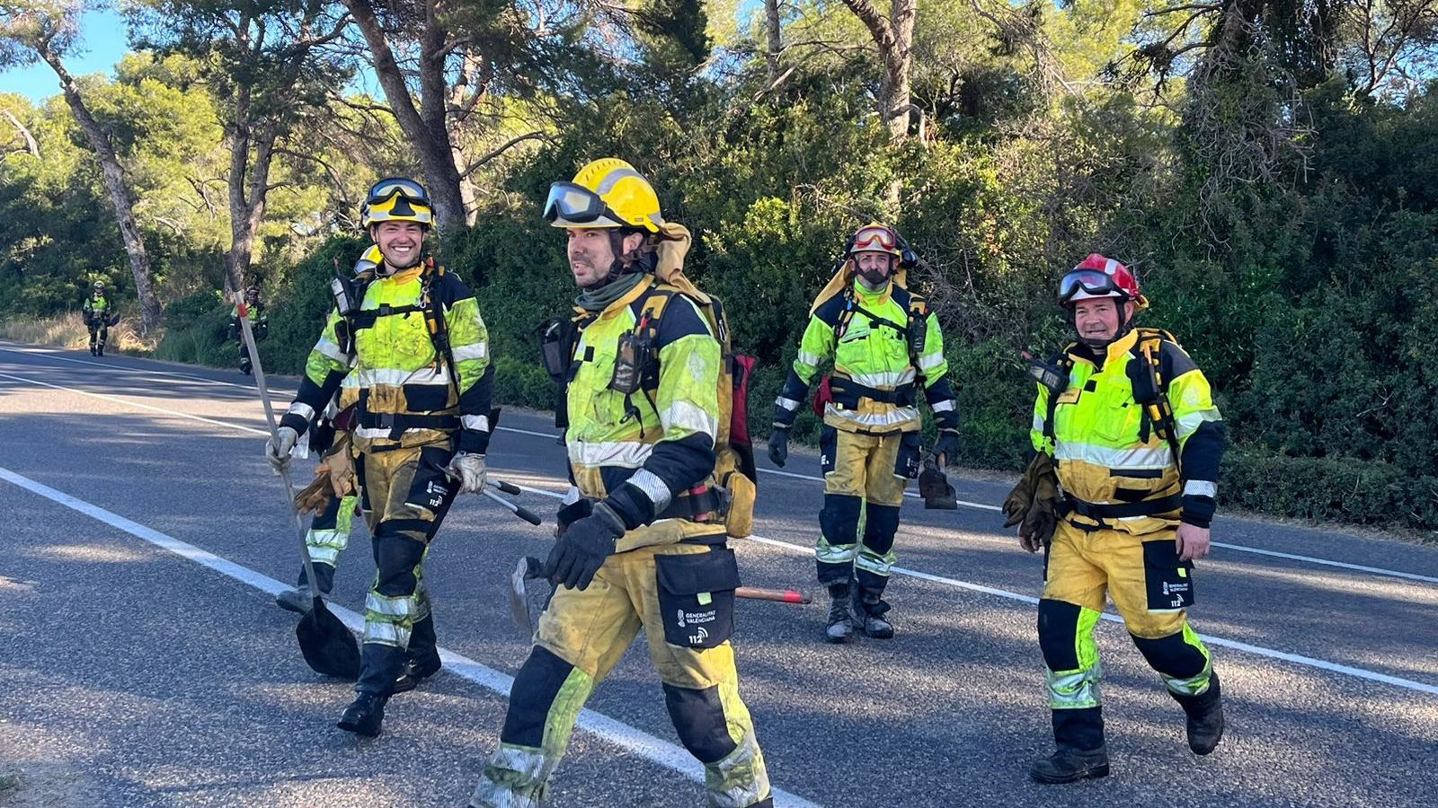 Bombers desplegats en l'incendi forestal del Saler, aquest dimarts